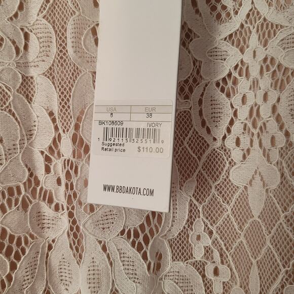 BB Dakota- Cream Lace Dress- NWT- Size 8 - Picture 5 of 9